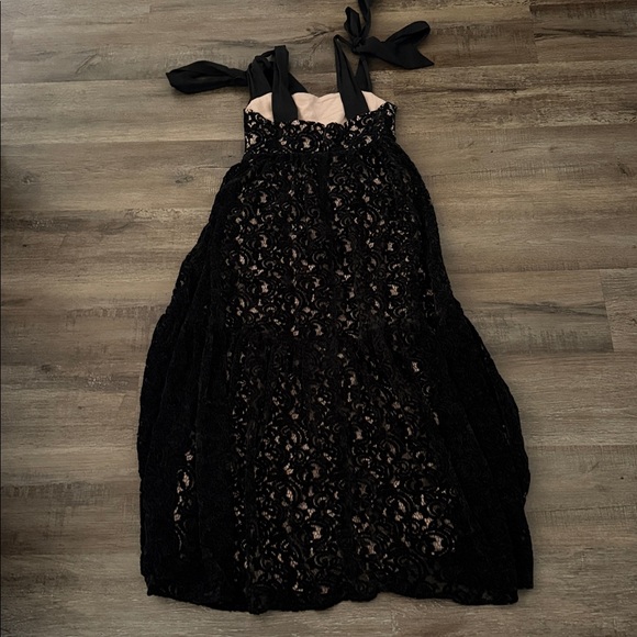 Elegant Black Lace Dress - Picture 9 of 9